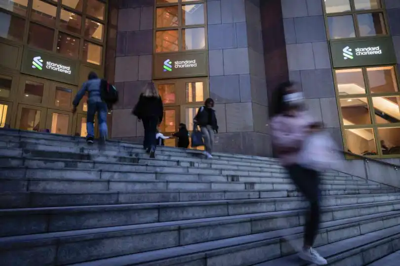 Standard Chartered sticks with hybrid working as rivals tighten policies